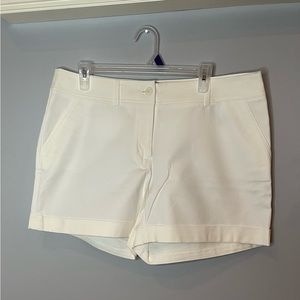 🔴NWOT Apt 9 white flat front shorts size 14